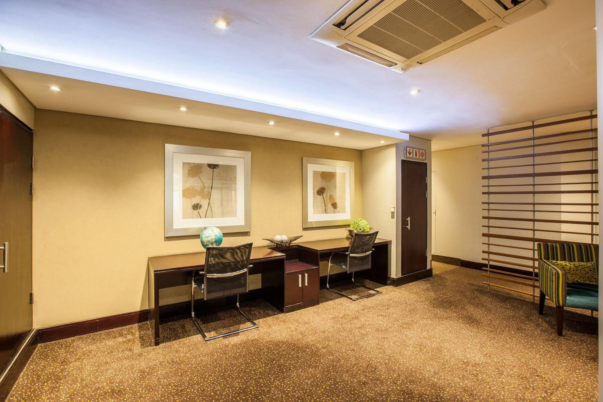 City Lodge Hotel Lynnwood Претория Екстериор снимка